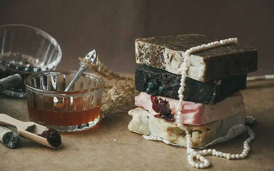 Savon Surgras Saponifié à Froid : Le Guide Complet